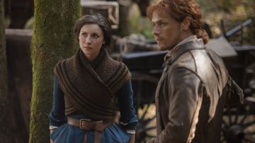 Caitriona Balfe y Sam Heughan en 'Outlander'