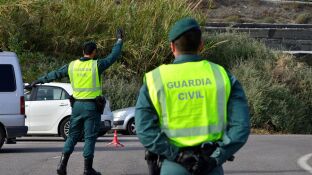 Guardia Civil en un control de carretera 