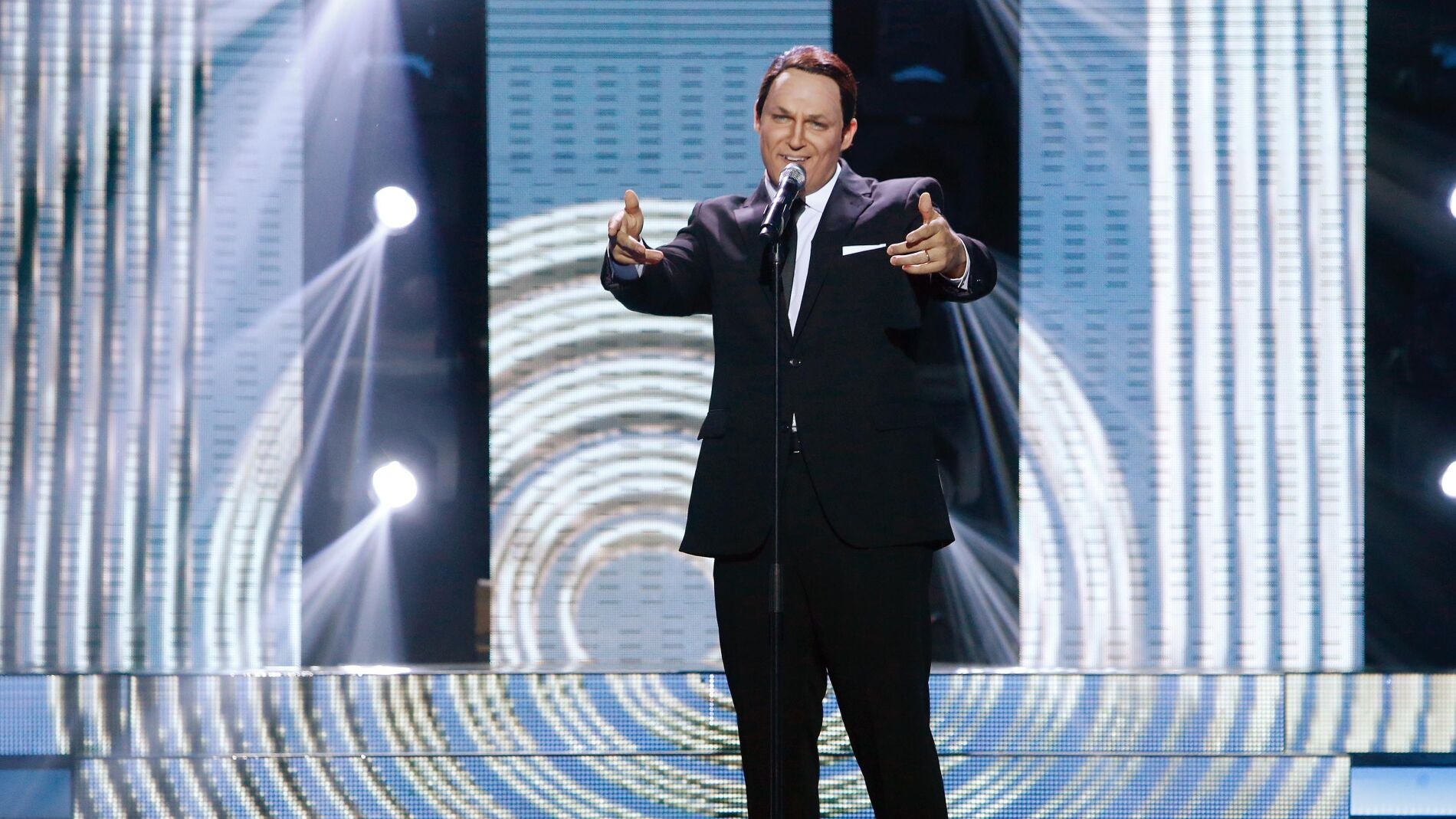 Manu Tenorio se atreve a imitar a Frank Sinatra en Tu cara me suena