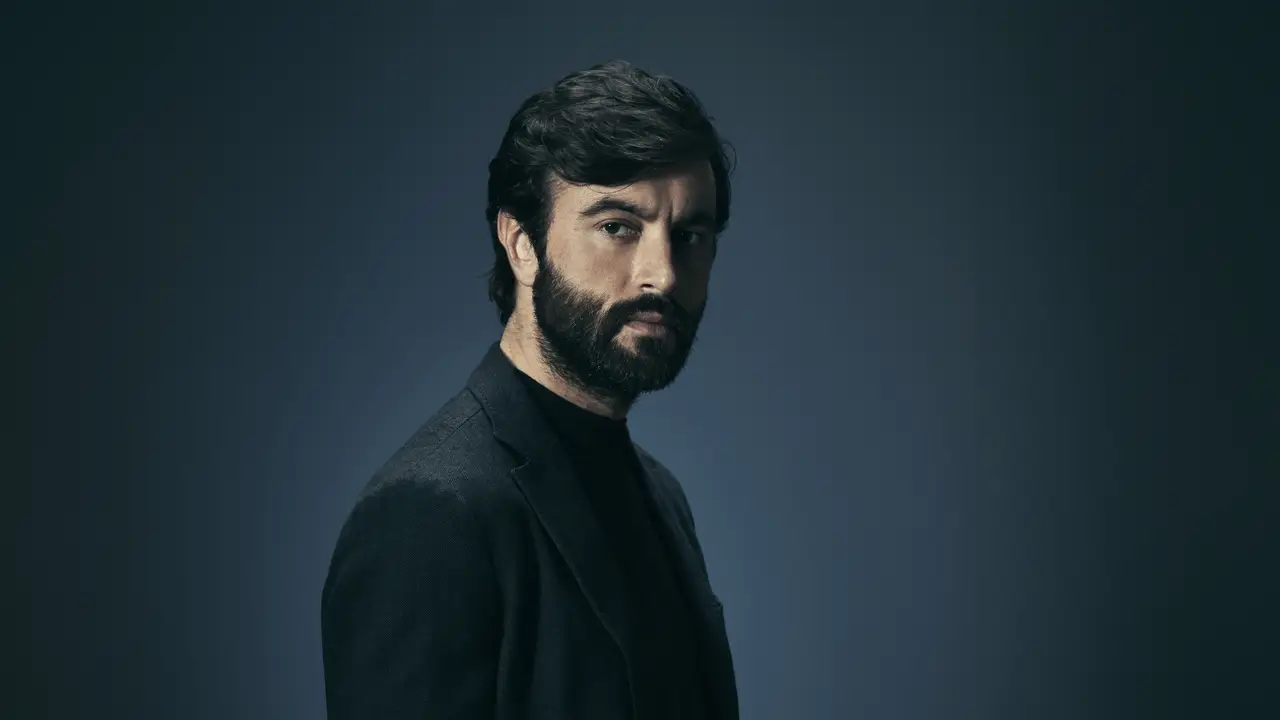 Xavier, interpretado por Javier Rey