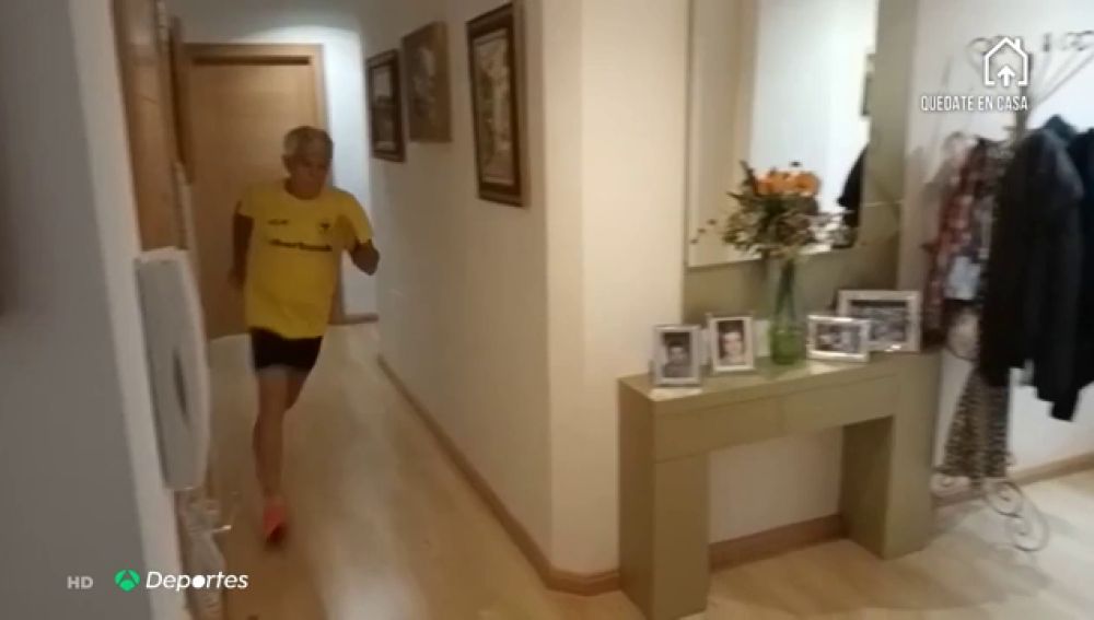 Juan, el hombre de 76 años que corre en casa 10 km al día durante el confinamiento por el coronavirus