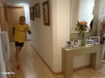 Juan, el hombre de 76 años que corre en casa 10 km al día durante el confinamiento por el coronavirus