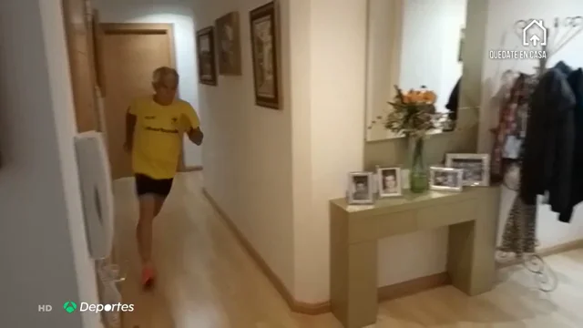 Juan, el hombre de 76 a&ntilde;os que corre en casa 10 km al d&iacute;a durante el confinamiento por el coronavirus