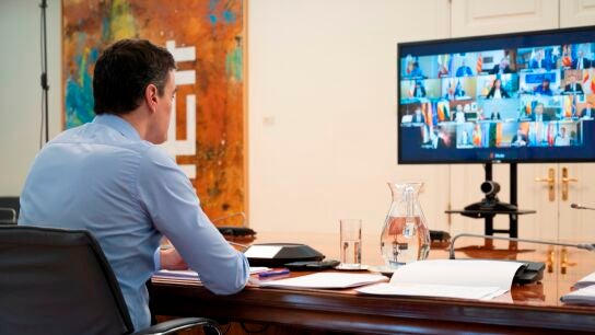 Pedro S&aacute;nchez, presidente del Gobierno, en una reuni&oacute;n con los dirigentes auton&oacute;micos