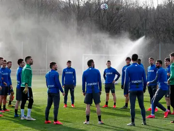 Los jugadores de la Real Sociedad, durante un entrenamiento Los jugadores de la Real Sociedad, durante un entrenamiento