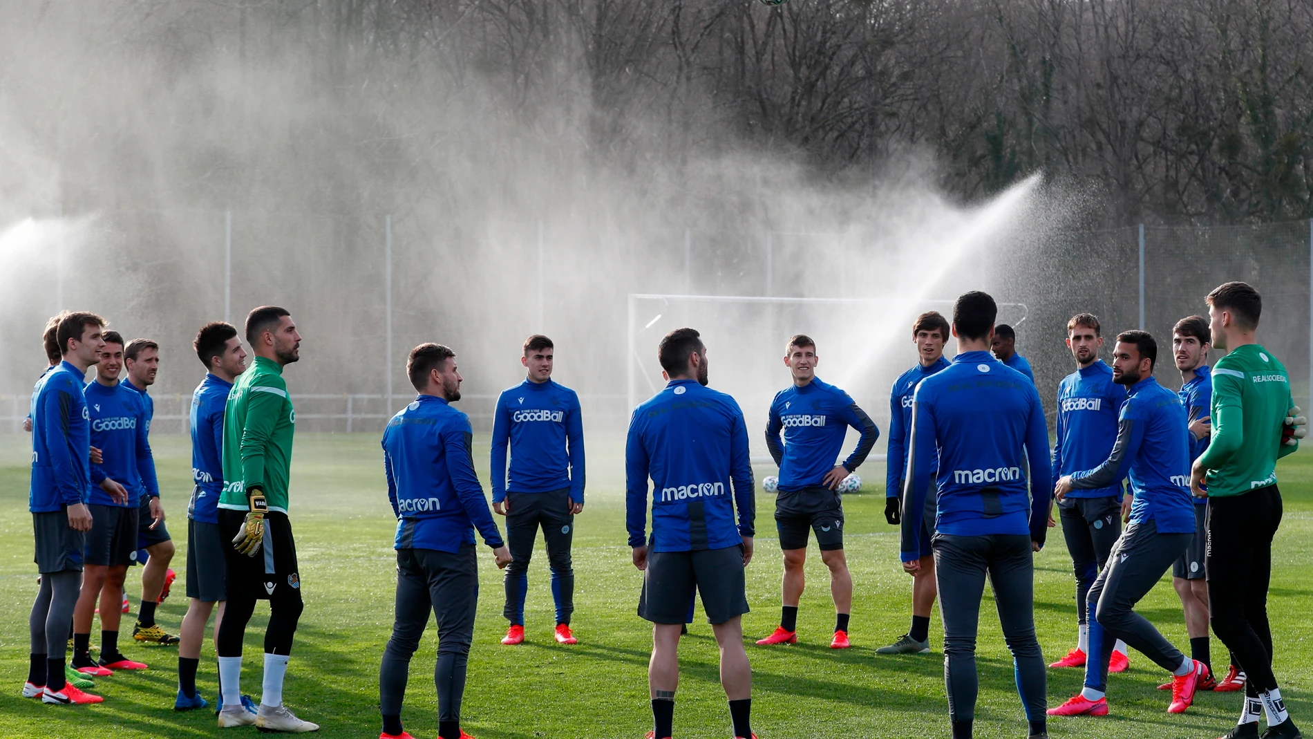 Los jugadores de la Real Sociedad, durante un entrenamiento Los jugadores de la Real Sociedad, durante un entrenamiento