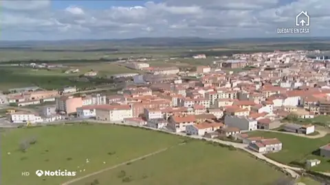 El alcalde de Guijuelo en Salamanca promete una ayuda de 1.000 euros al mes a los comerciantes afectados por el coronavirus El alcalde de Guijuelo en Salamanca promete una ayuda de 1.000 euros al mes a los comerciantes afectados por el coronavirus