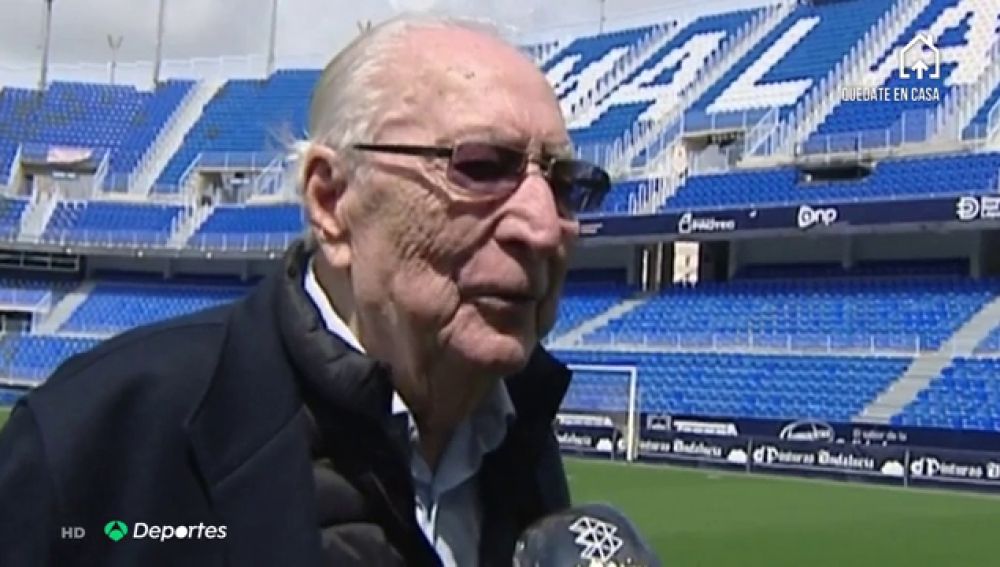 Andrés Perales, el aficionado del Málaga de 83 años que pasa el confinamiento en La Rosaleda