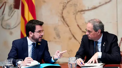 El presidente de la Generalitat, Quim Torra, conversa con su vicepresidente, Pere Aragonés El presidente de la Generalitat, Quim Torra, conversa con su vicepresidente, Pere Aragonés
