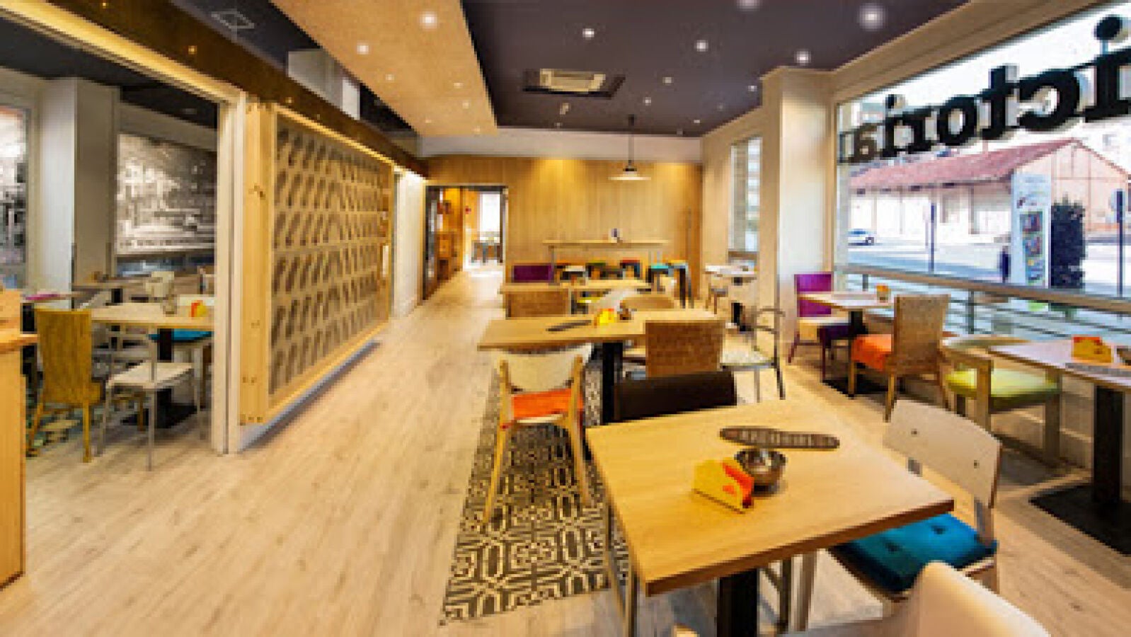 Obligatorio escanear un código QR al entrar en comercios y restaurantes de La Rioja para controlar casos de coronavirus