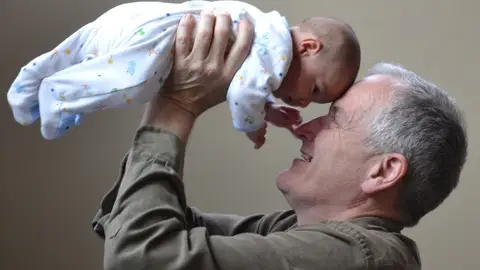 Abuelo con su nieto Abuelo con su nieto