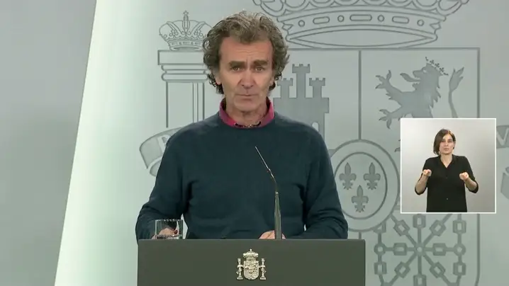 Fernando Sim&oacute;n reaparece de forma presencial en la rueda de prensa sobre el coronavirus tras dar negativo en el test 