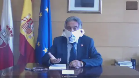 Revilla con mascarilla Revilla con mascarilla
