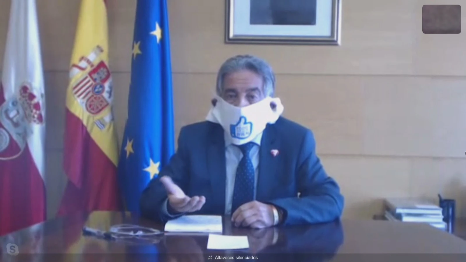 Revilla con mascarilla Revilla con mascarilla