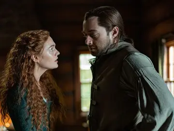 Sophie Skelton y Richard Rankin como Brianna y Roger en 'Outlander' Sophie Skelton y Richard Rankin como Brianna y Roger en 'Outlander'