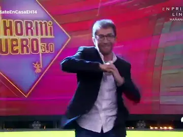 El simpático baile de Pablo Motos al ritmo de la canción que Leonardo Dantés ha hecho para él El simpático baile de Pablo Motos al ritmo de la canción que Leonardo Dantés ha hecho para él