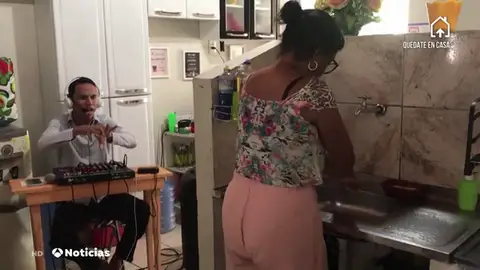 Un joven brasileño se convierte en viral al retransmitir el lavado de manos de sus familiares Un joven brasileño se convierte en viral al retransmitir el lavado de manos de sus familiares