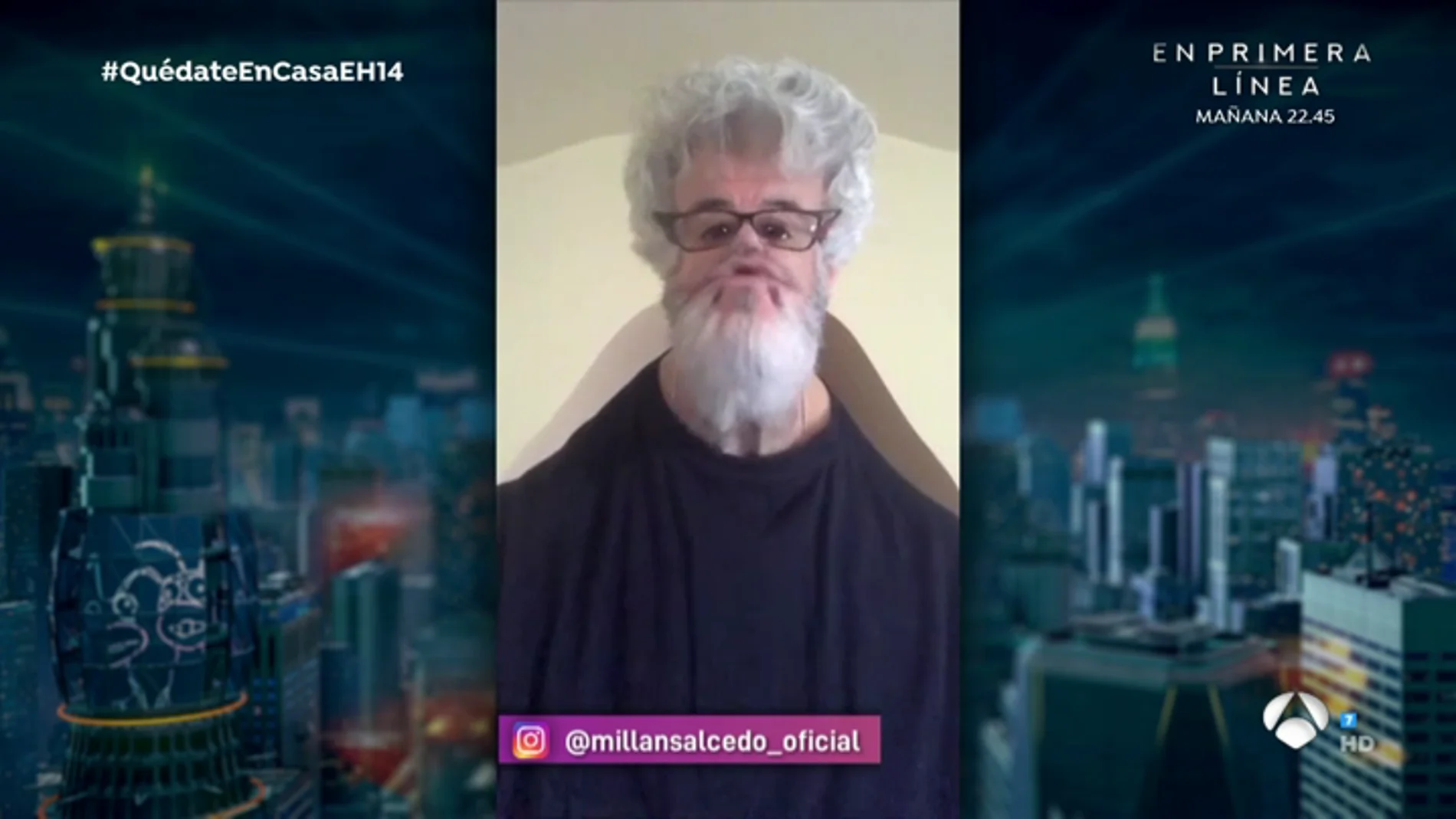 Millán Salcedo se transforma en un loco Pedro Almodóvar durante la cuarentena