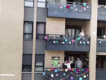 Una urbanización de Granada organiza macro fiestas temáticas contra el confinamiento por el coronavirus