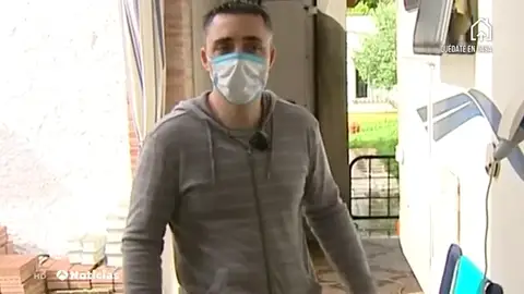 El policía local de Sevilla que lleva un mes viviendo en una caravana para proteger a su familia del coronavirus El policía local de Sevilla que lleva un mes viviendo en una caravana para proteger a su familia del coronavirus