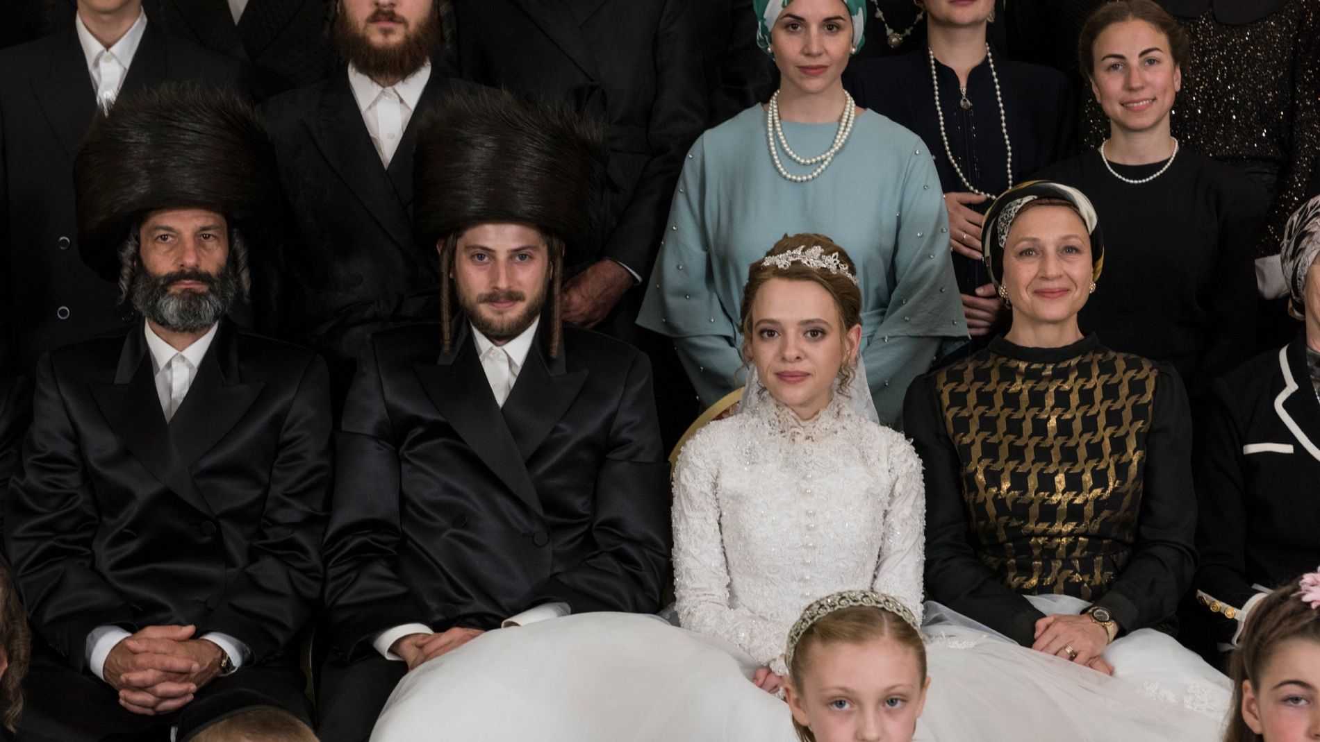 Amit Rahav y Shira Haas en 'Unorthodox'