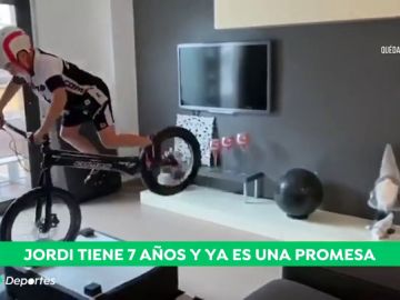 Jordi Sala, la promesa del ‘bike trial’ que ha convertido su casa en un circuito de obstáculos: "De momento vamos bien entre la terraza y el comedor"