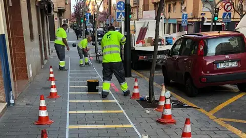 Coronavirus. Señalización en la acera Señalización en la acera