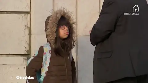 Una niña, preparada para volver a las aulas Una niña, preparada para volver a las aulas