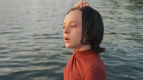 Shira Haas como Esther Shapiro en 'Unorthodox' Shira Haas como Esther Shapiro en 'Unorthodox'