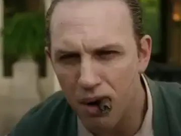 Tom Hardy como Al Capone Tom Hardy como Al Capone
