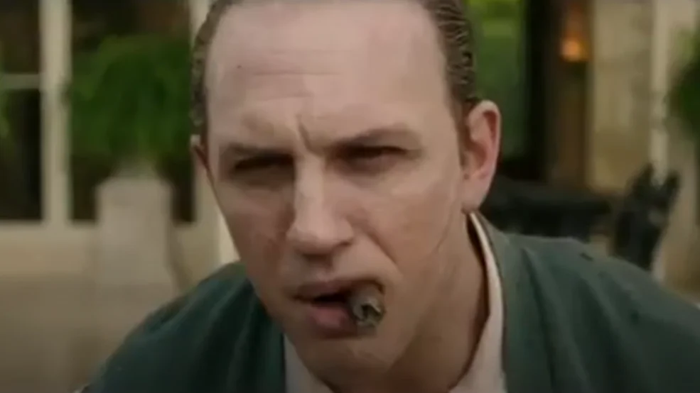 Tom Hardy como Al Capone Tom Hardy como Al Capone