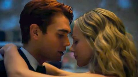 KJ Apa y Lili Reinhart como Archie y Betty en 'Riverdale'
