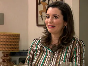 La inesperada compañera de piso que deja a Amelia y Marina alucinadas La inesperada compañera de piso que deja a Amelia y Marina alucinadas