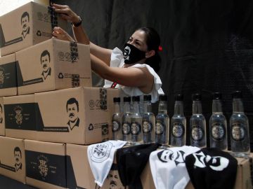 Entregan en México alimentos con la imagen de 'el Chapo' Guzmán