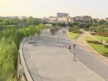 Madrid Río esta mañana, primer día que se puede salir a hacer deporte