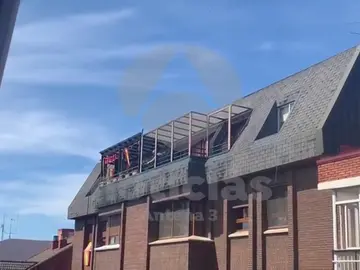 Los vecinos narran el momento en el que el atrincherado en Valladolid tira una cuerda desde el balcón Los vecinos narran el momento en el que el atrincherado en Valladolid tira una cuerda desde el balcón