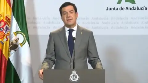 Polémica por el cambio en el escudo que usa el presidente de la Junta de Andalucía Polémica por el cambio en el escudo que usa el presidente de la Junta de Andalucía