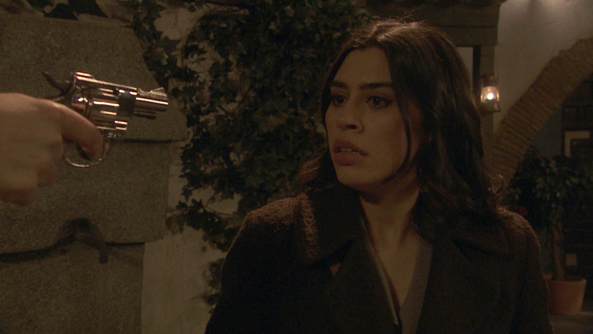 ‘El secreto de Puente Viejo’: El peligro acecha a Alicia en la oscuridad de la noche