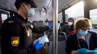 La Polic&iacute;a Nacional realiz&oacute; a primera hora un reparto de mascarillas