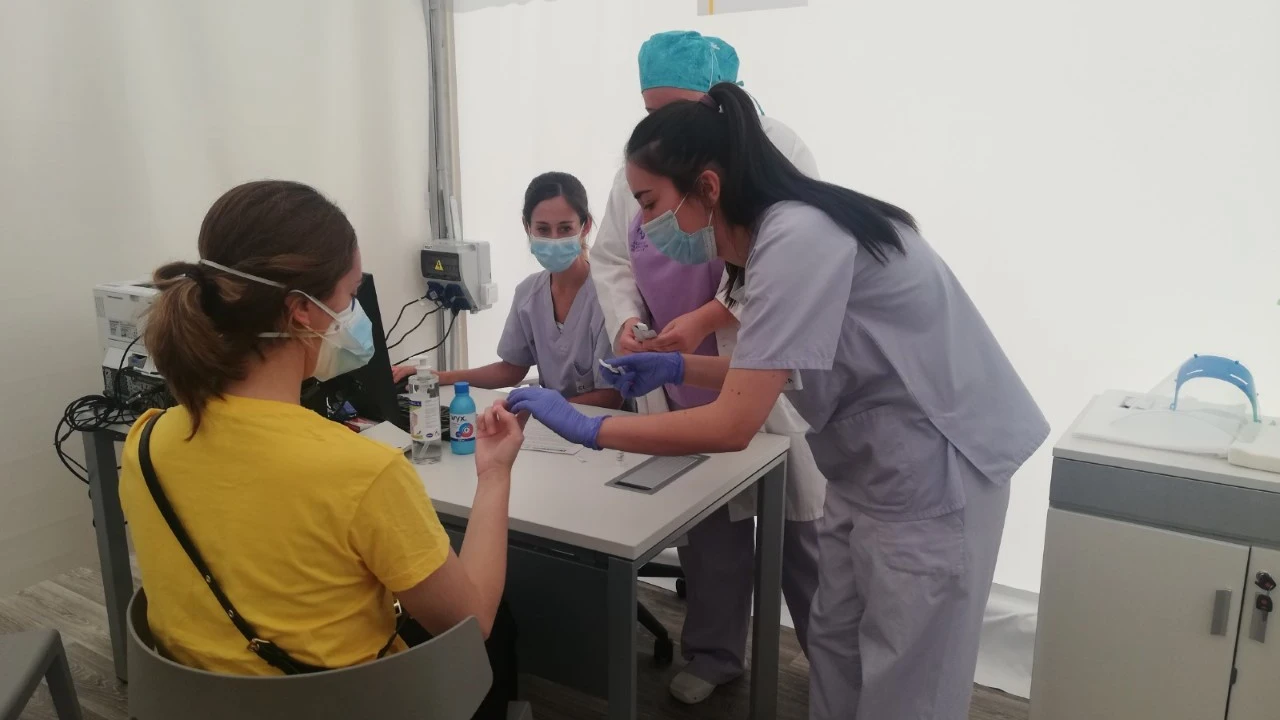 Toma de muestras en Alicante para un test de seroprevalencia del coronavirus.