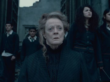 Minerva McGonagall en la Batalla de Hogwarts en 'Harry Potter: Las reliquias de la muerte Parte II'