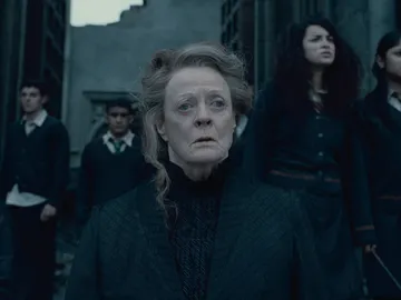 Minerva McGonagall en la Batalla de Hogwarts en 'Harry Potter: Las reliquias de la muerte Parte II' Minerva McGonagall en la Batalla de Hogwarts en 'Harry Potter: Las reliquias de la muerte Parte II'