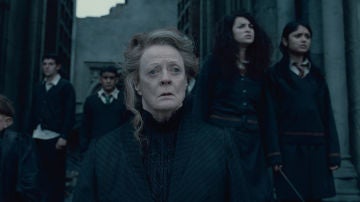Minerva McGonagall en la Batalla de Hogwarts en 'Harry Potter: Las reliquias de la muerte Parte II'
