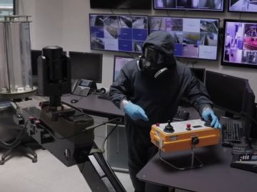Así trabaja ATILA, el robot del ejército que desinfecta con luz ultravioleta 