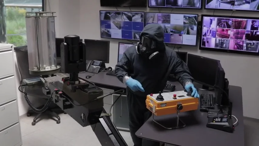 Así trabaja ATILA, el robot del ejército que desinfecta con luz ultravioleta Así trabaja ATILA, el robot del ejército que desinfecta con luz ultravioleta