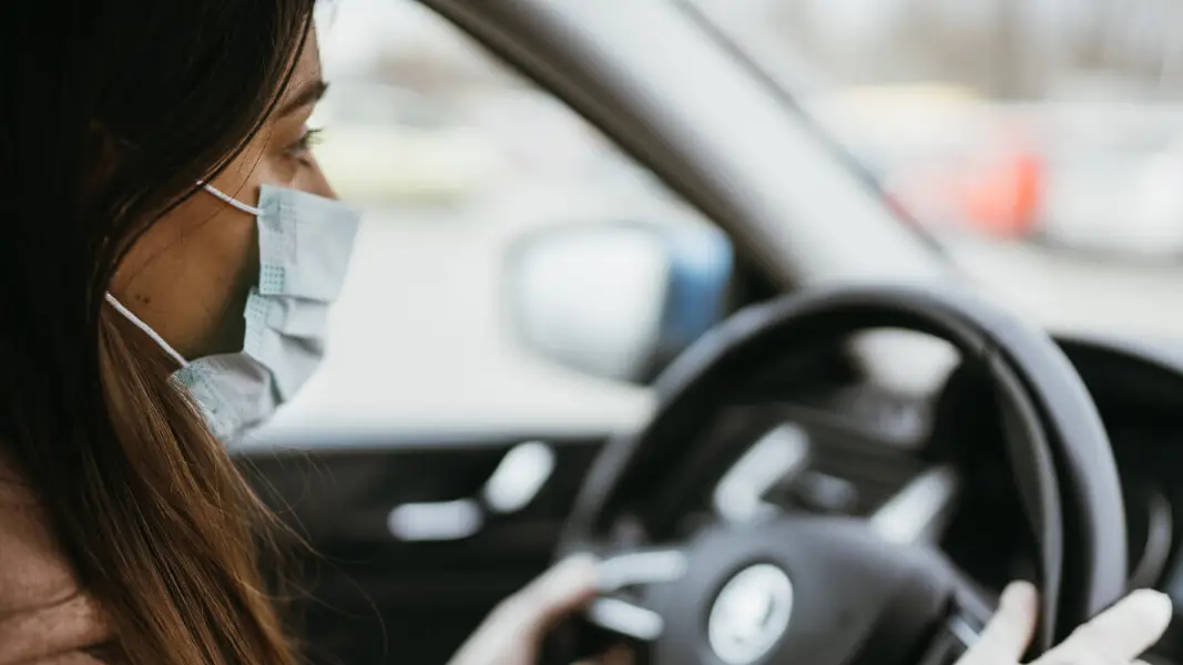  Mascarilla en el coche