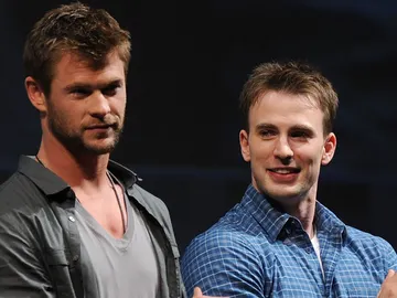 Chris Hemsworth y Chris Evans, Thor y Capitán América en Marvel Chris Hemsworth y Chris Evans, Thor y Capitán América en Marvel