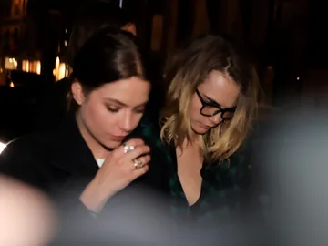 Cara Delevingne y Ashley Benson Cara Delevingne y Ashley Benson