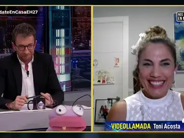 La divertida broma de Toni Acosta con la que elogia a Santiago Segura como director de cine La divertida broma de Toni Acosta con la que elogia a Santiago Segura como director de cine
