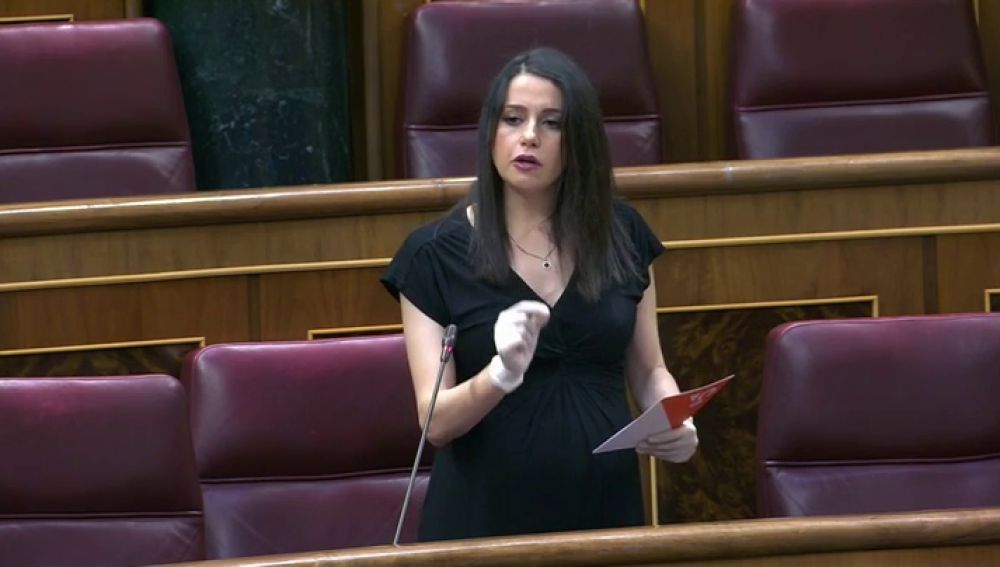 Inés Arrimadas: "Quizás sea la última intervención que hago antes de traer a un niño a este mundo; no piensen en salvar al Gobierno, piensen en salvar vidas"